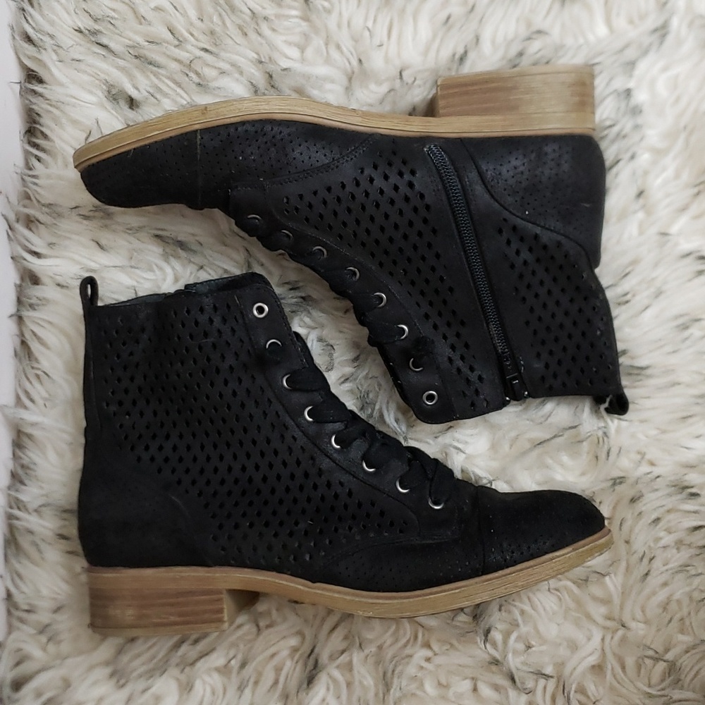 REPORT ANKLE BOOTS Cut-out